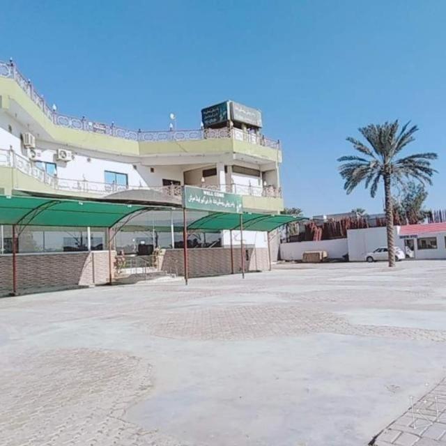 Palm Valley Hotel Sukkur Bagian luar foto