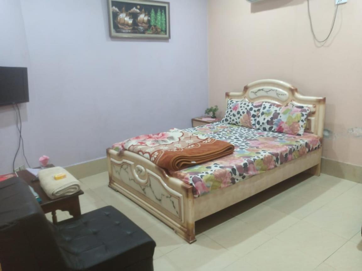 Palm Valley Hotel Sukkur Bagian luar foto