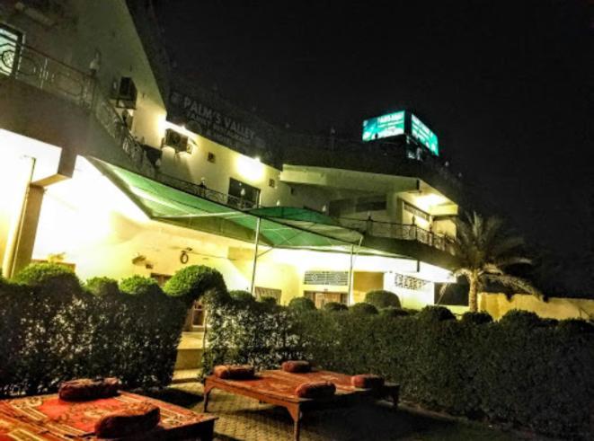 Palm Valley Hotel Sukkur Bagian luar foto