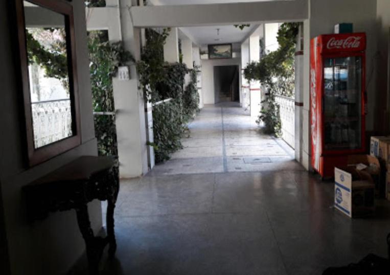 Palm Valley Hotel Sukkur Bagian luar foto