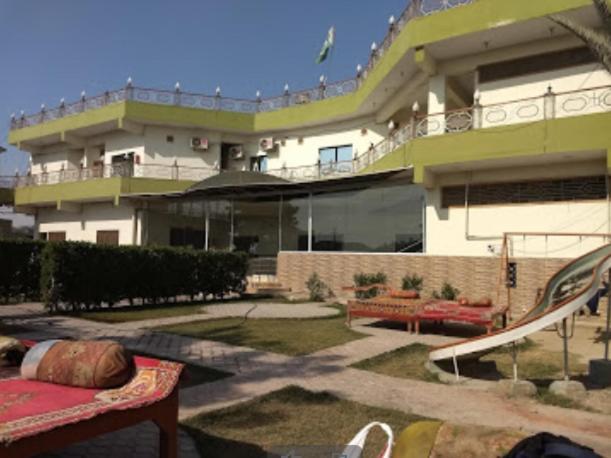 Palm Valley Hotel Sukkur Bagian luar foto