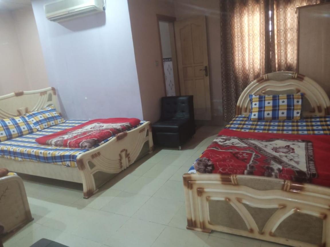 Palm Valley Hotel Sukkur Bagian luar foto