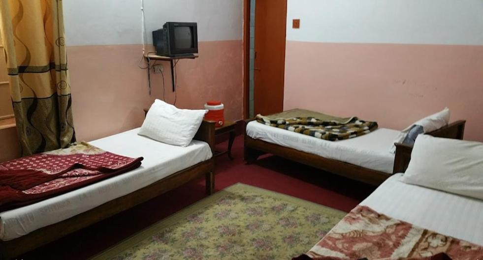 Palm Valley Hotel Sukkur Bagian luar foto