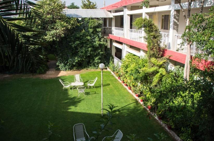 Palm Valley Hotel Sukkur Bagian luar foto